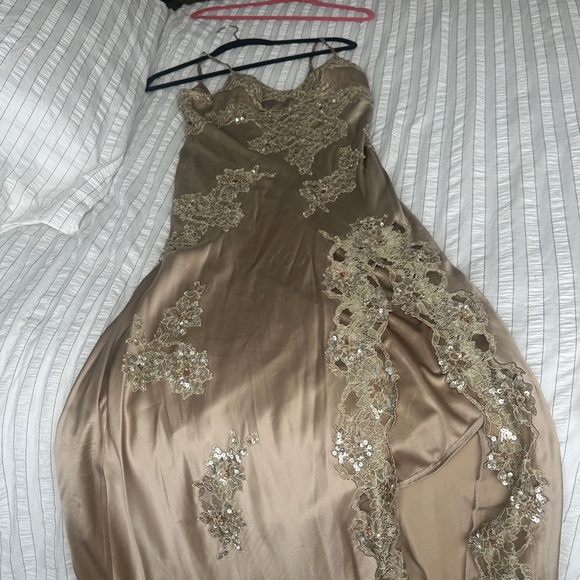 Elegant Sue Wong designer Gold Sequin Evening Dress with lace and slit up front. - Picture 8 of 8